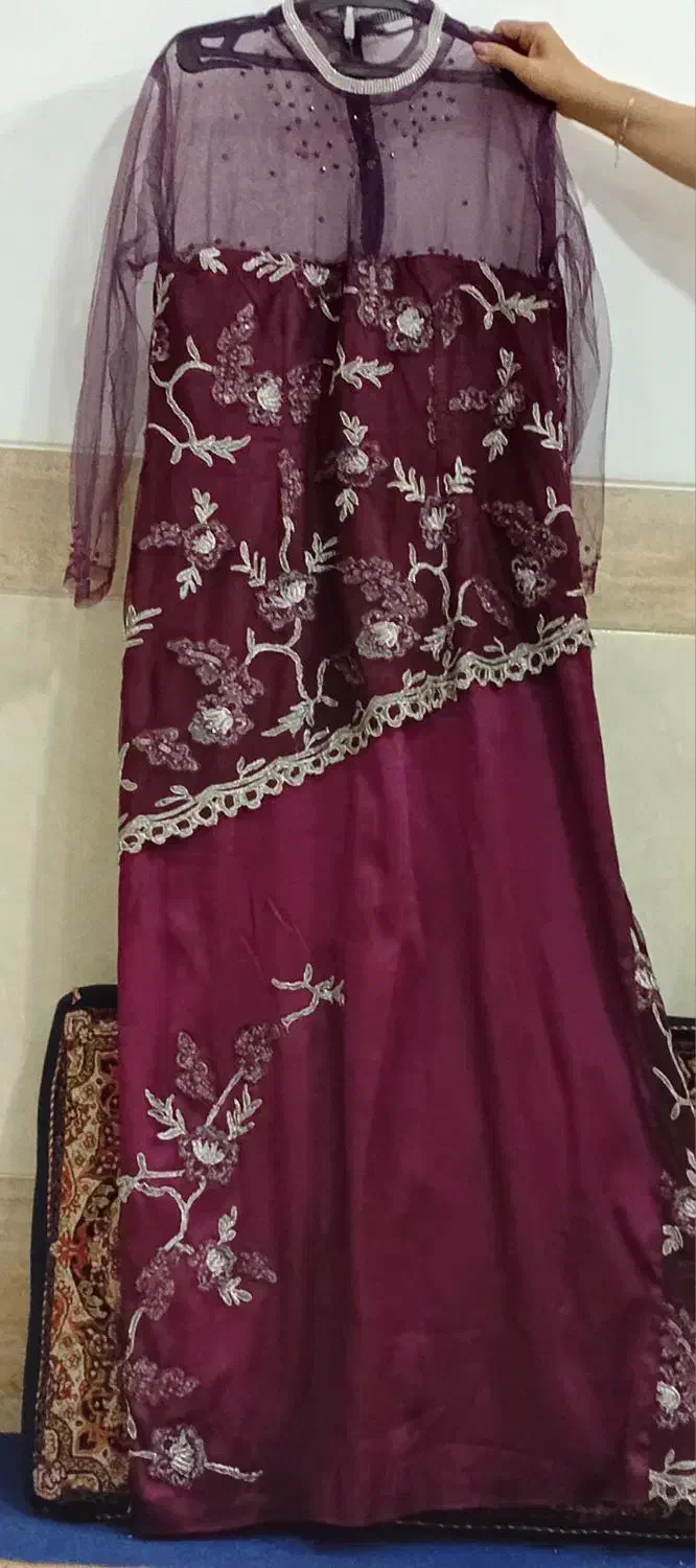 لباس مجلسی|لباس|قم, مسجد امام حسن|دیوار