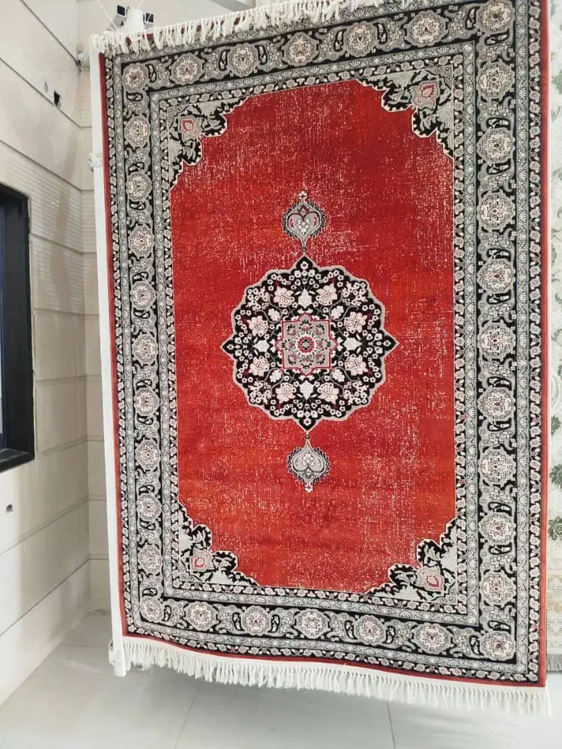 فرش فانتزی ۴ متری طرح قرمز لاکی وینج جدید|فرش|قم, نیروگاه|دیوار