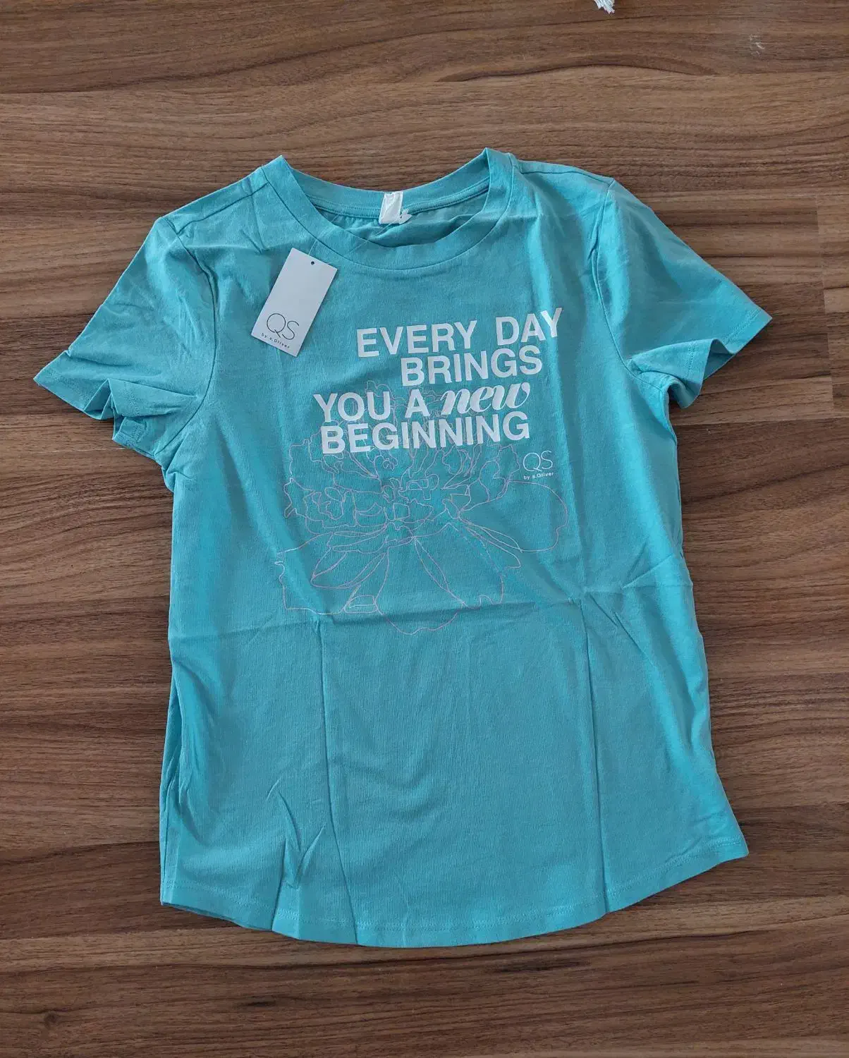 تیشرت استین کوتاه و استین بلند|لباس|میانه, |دیوار