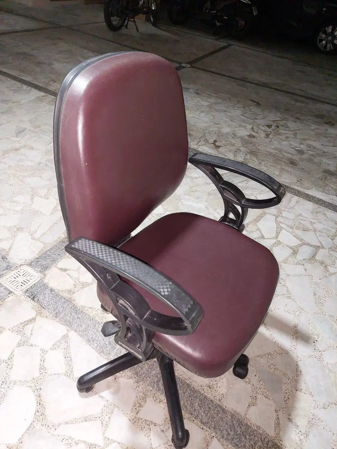 صندلی اداری|صندلی و نیمکت|رشت, سعدی (تختی)|دیوار