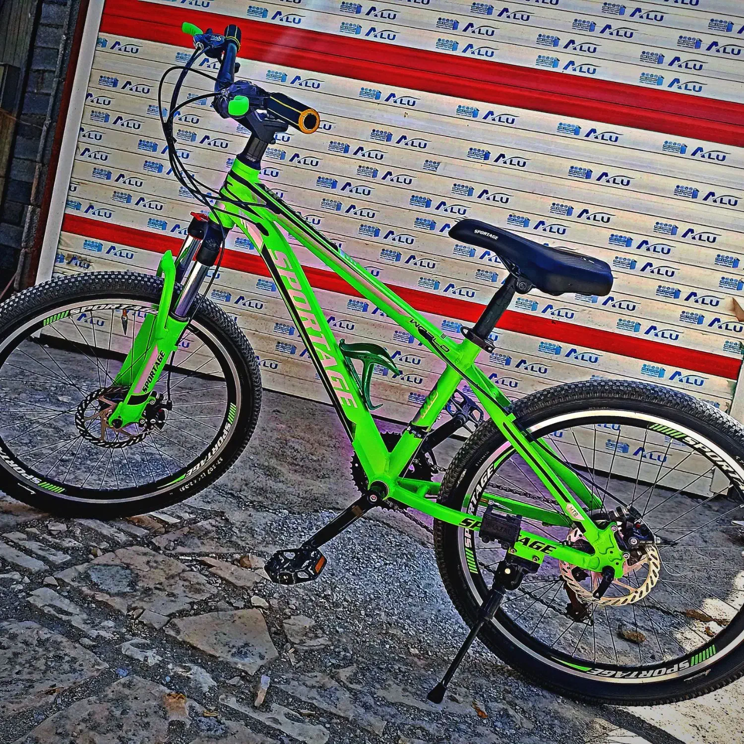 دوچرخه|دوچرخه، اسکیت، اسکوتر|پاوه, |دیوار