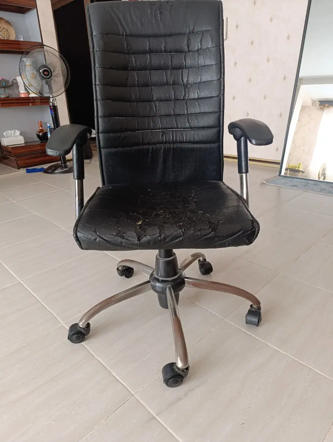 صندلی گردان|صندلی و نیمکت|سنندج, |دیوار