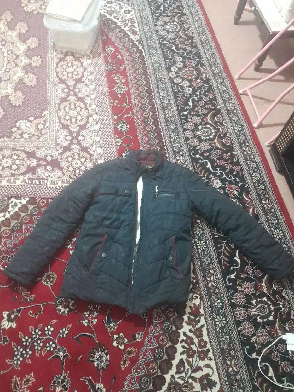 کابشن نو|لباس|بشاریات, |دیوار