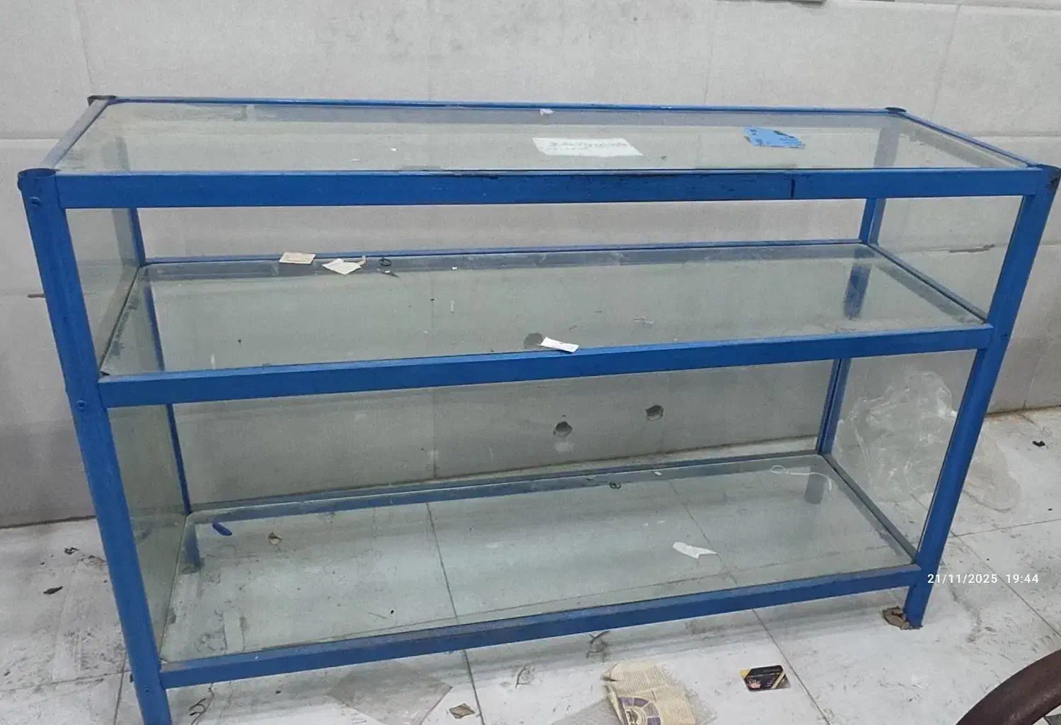 دو عدد ویترین با شیشه کامل|بوفه، ویترین، کنسول|بندر گناوه, |دیوار