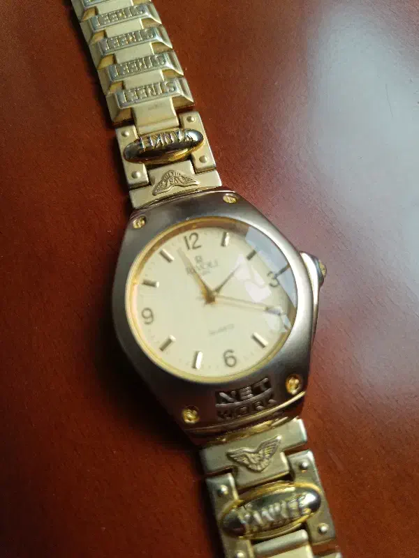 ساعت خاص|ساعت|تهران, آهنگ|دیوار