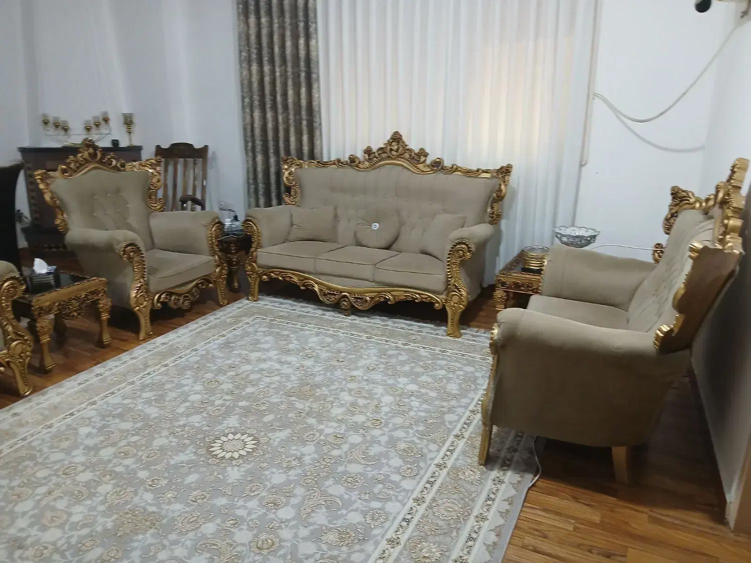 فروش مبل ۷ نفره سلطنتی|مبلمان خانگی و میز عسلی|رشت, حسین آباد|دیوار