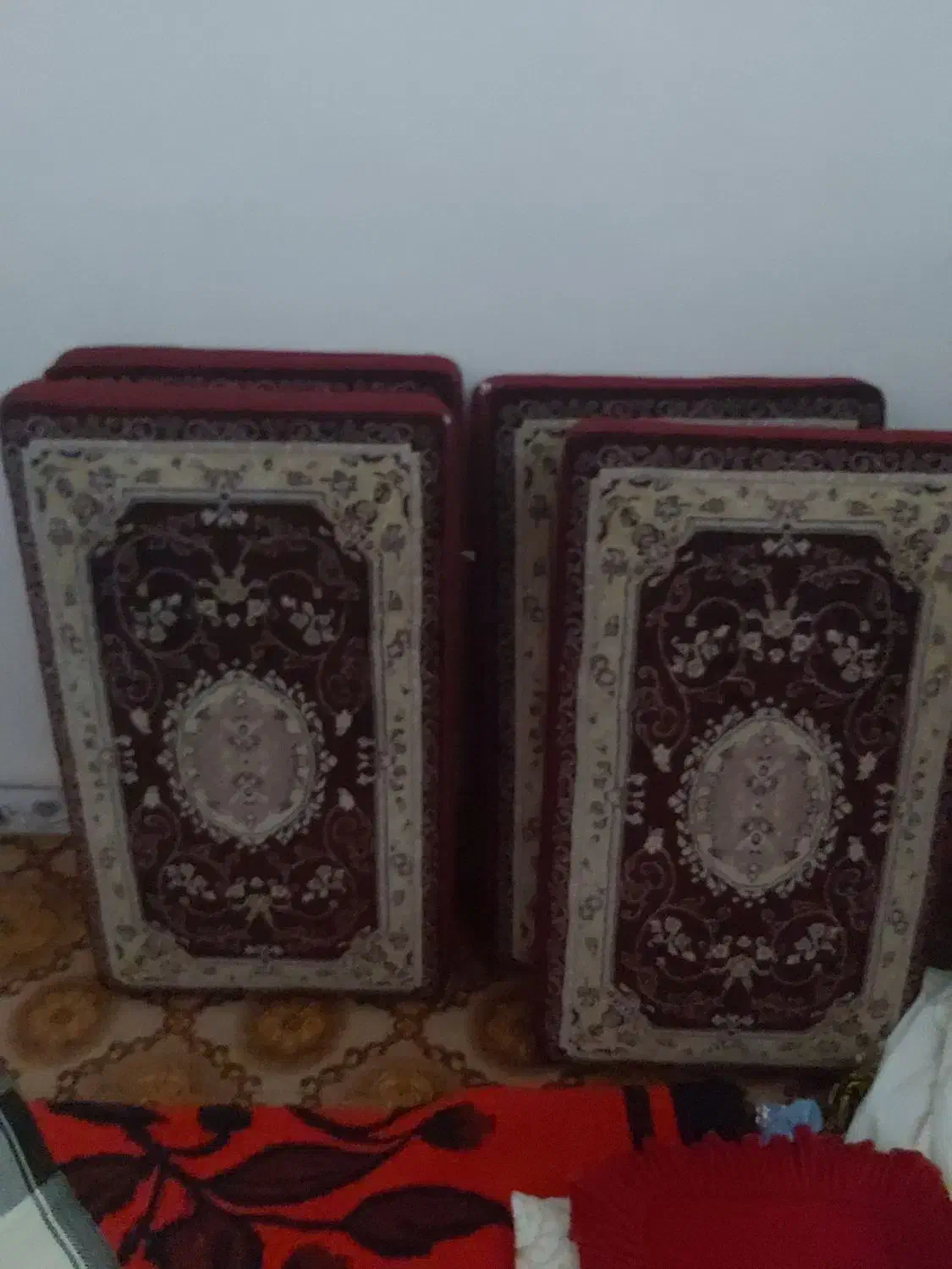 فروش پشتی .. زیر تلویزیون ..تلویزون گبه|پشتی|جوانرود, |دیوار