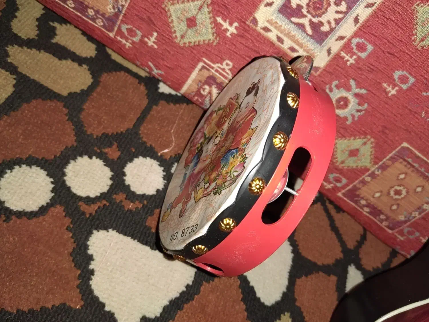 گیتار همراه یک دایره زنگی کوچک|اسباب‌‌بازی|مشهد, تربیت (صدف)|دیوار