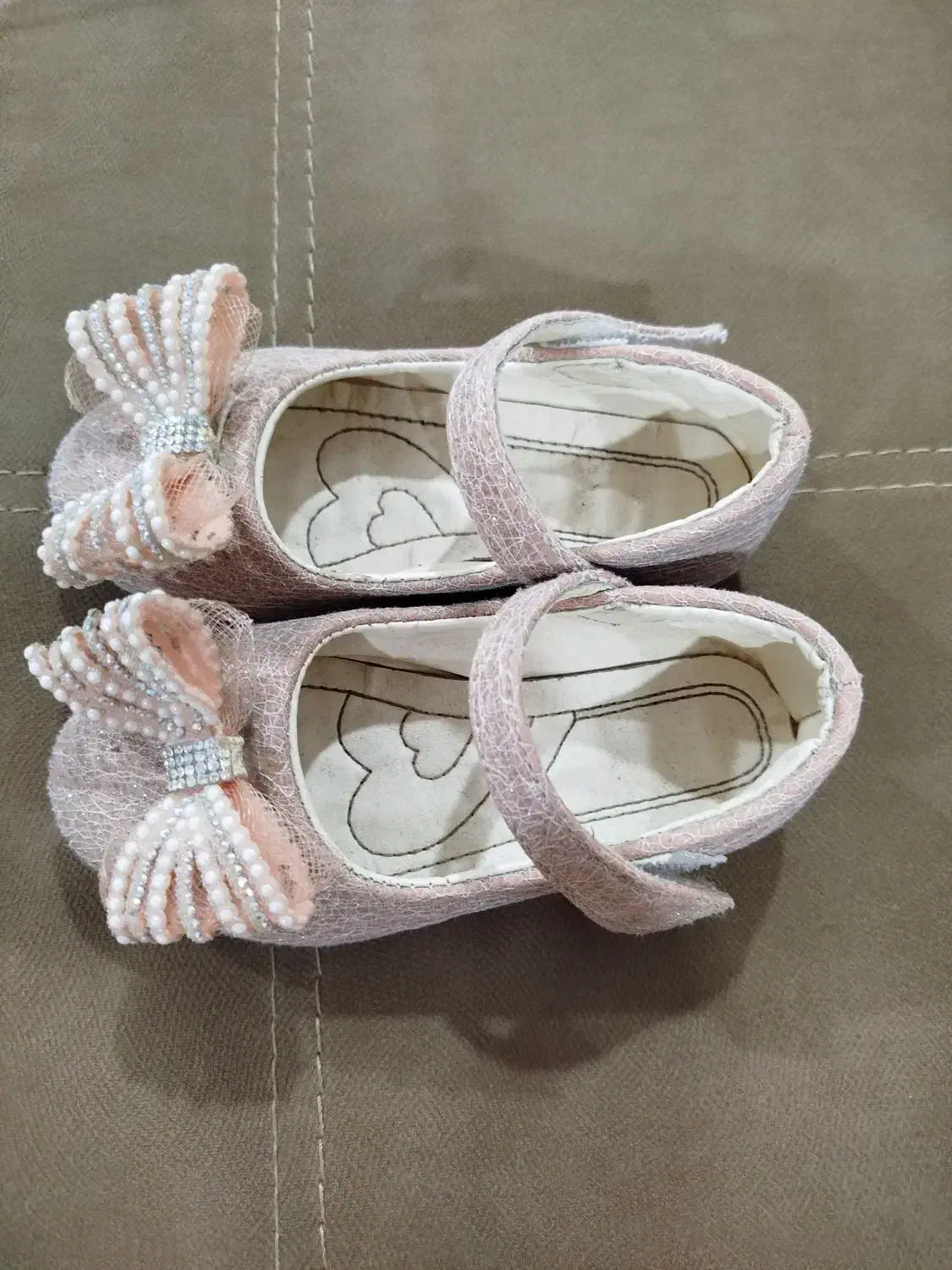 فروش کفش دخترانه در حد نو کم استفاده شده|کفش و لباس بچه|برازجان, |دیوار