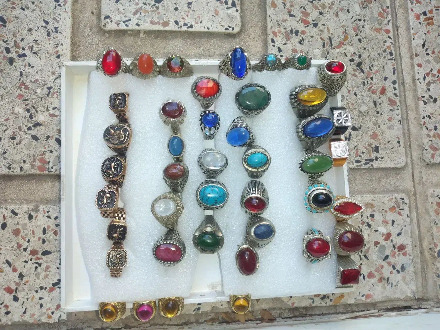 انگشتر های زنانه مردانه با سنگهای قیمتی عقیق|جواهرات|میانه, |دیوار