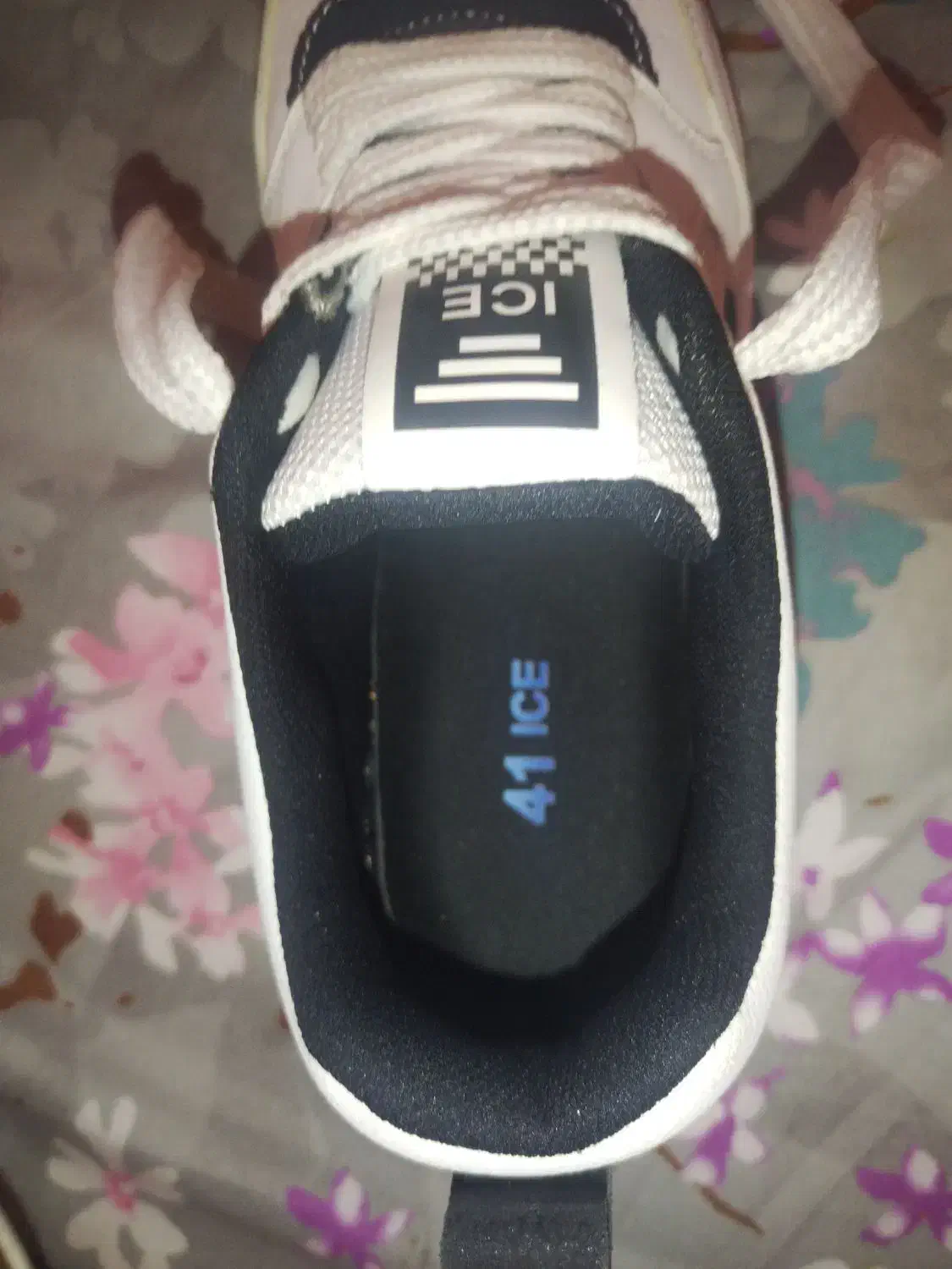 کفش 3 خط|کیف، کفش، کمربند|دهدشت, |دیوار