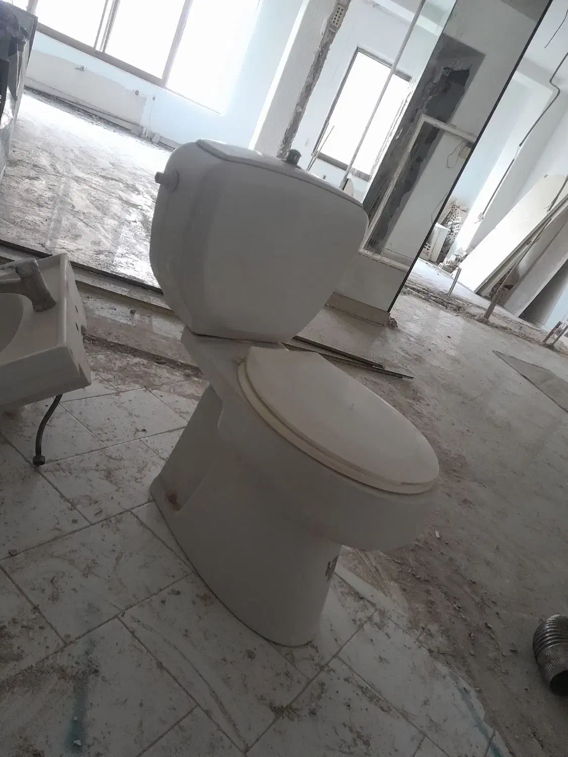 یک عدد توالت فرنگی و یک عدد روشویی ویک سینگ|لوازم سرویس بهداشتی|مشهد, آزادشهر|دیوار