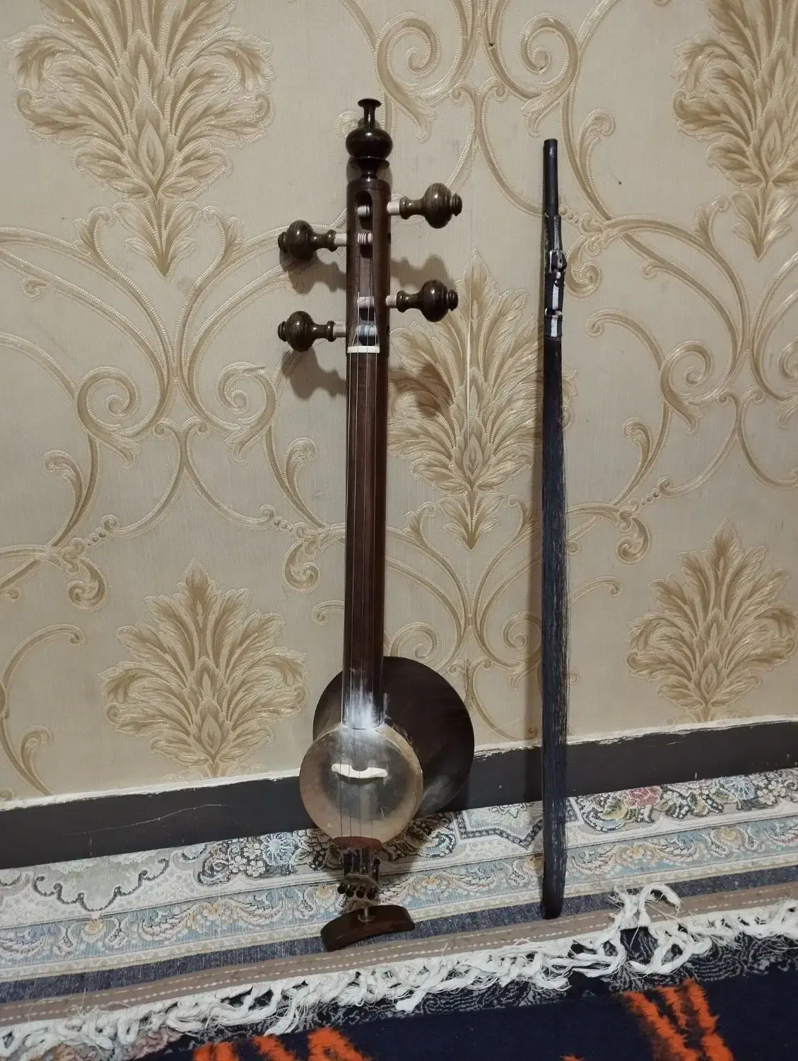 کمانچهنونو|سازهای سنتی|خرمآباد, |دیوار