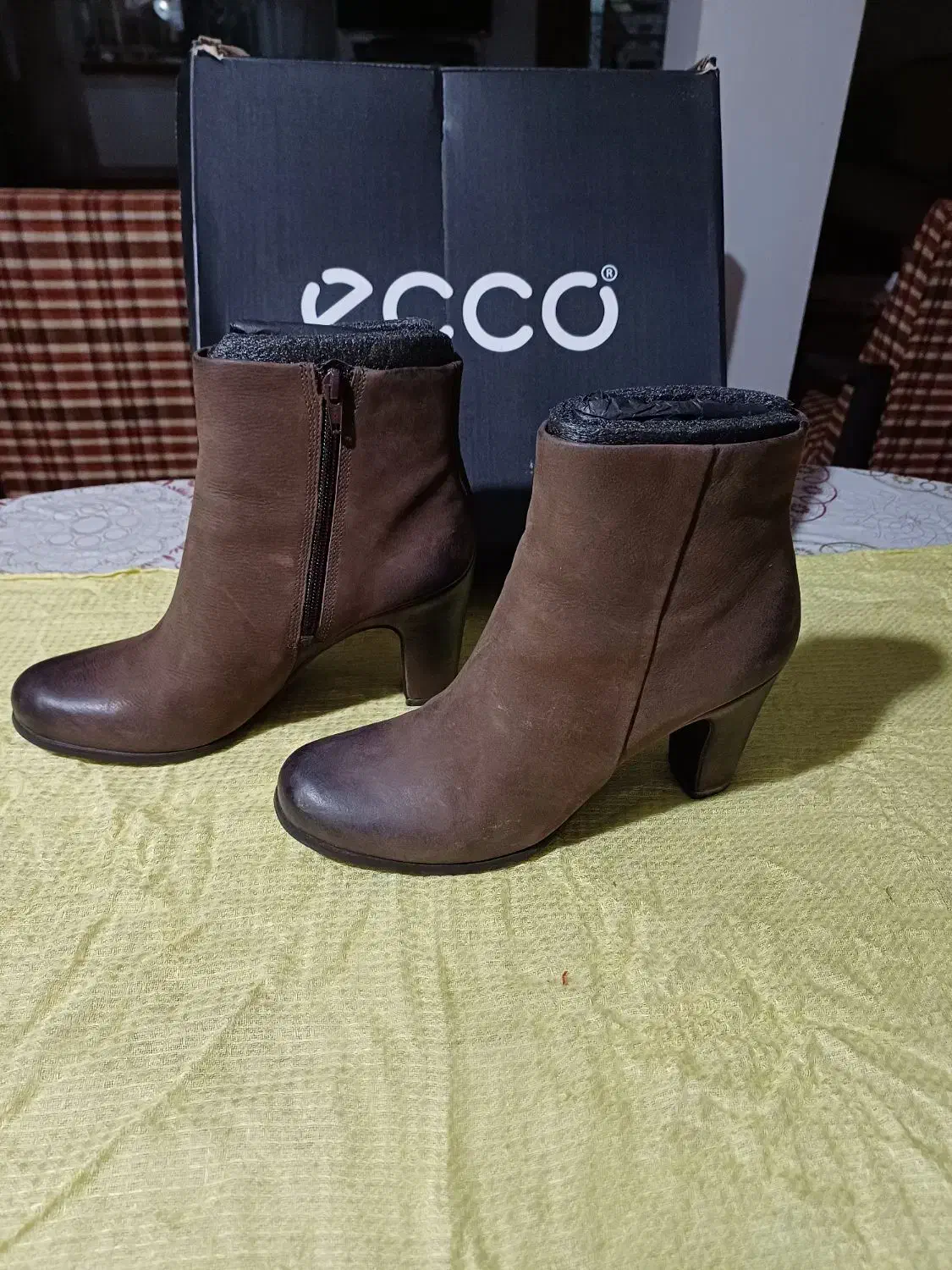 نیم بوت وکفش|کیف، کفش، کمربند|لشت نشا, |دیوار