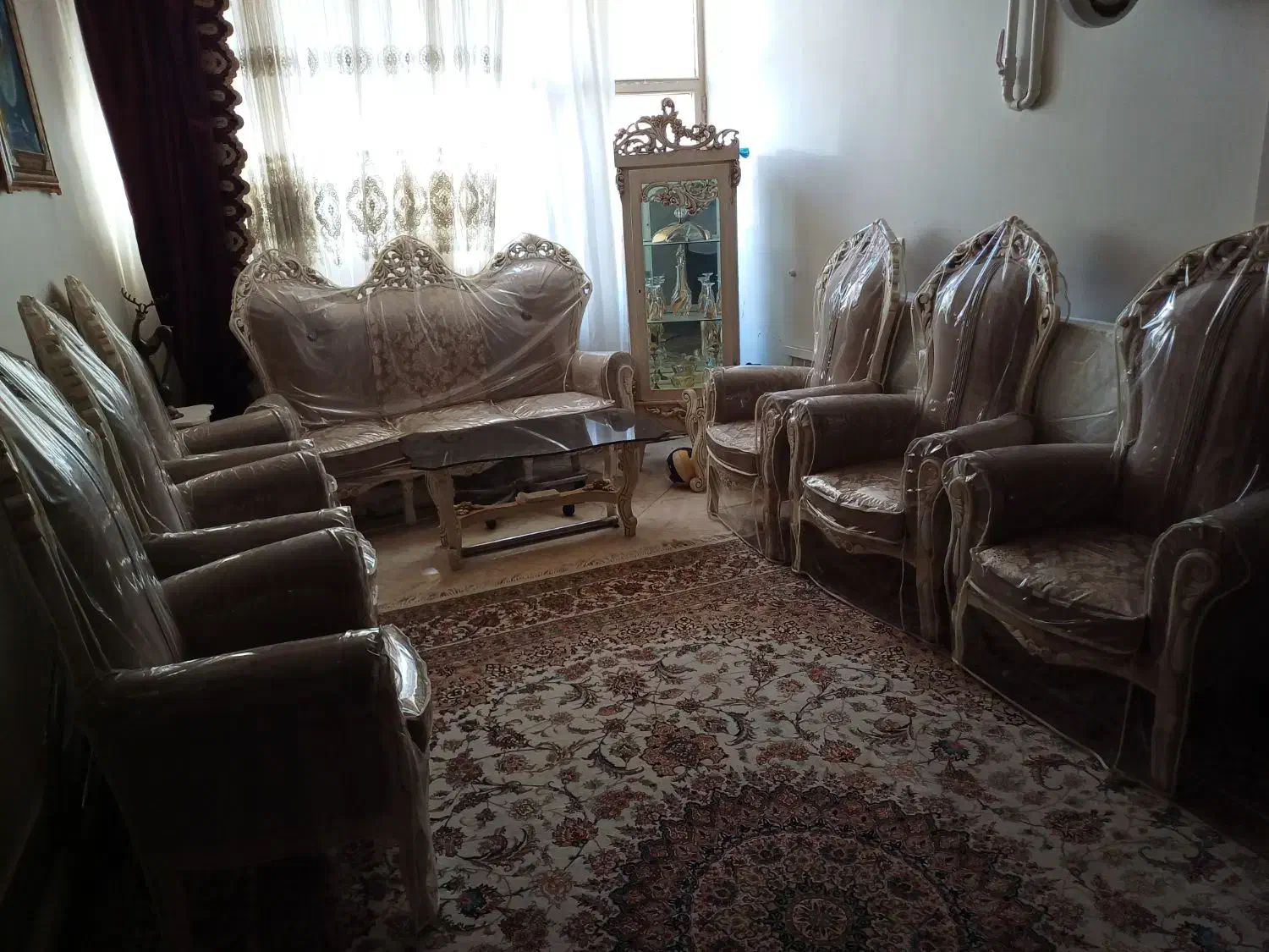 2دست مبلمان+ست ناهارخوری+میزهاشون+تخت سنتی|مبلمان خانگی و میز عسلی|اصفهان, جاوان|دیوار