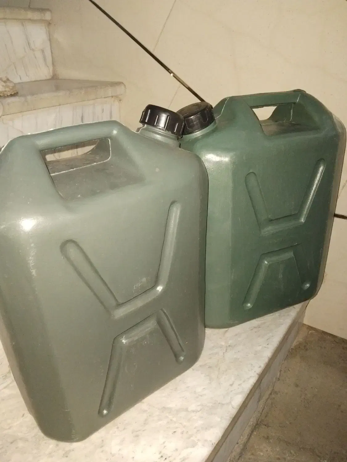 ۲۰لیتری پلاستیکی|ظروف نگهدارنده، پلاستیکی، یکبارمصرف|لنجان, |دیوار