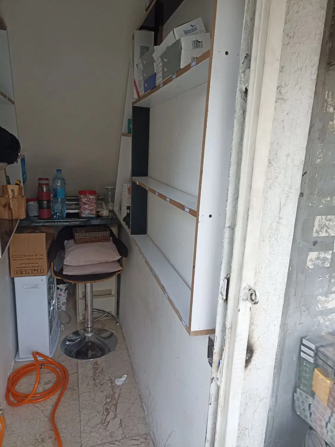 زیر ‌پله|اجارهٔ مغازه و غرفه|تهران, هاشمی|دیوار