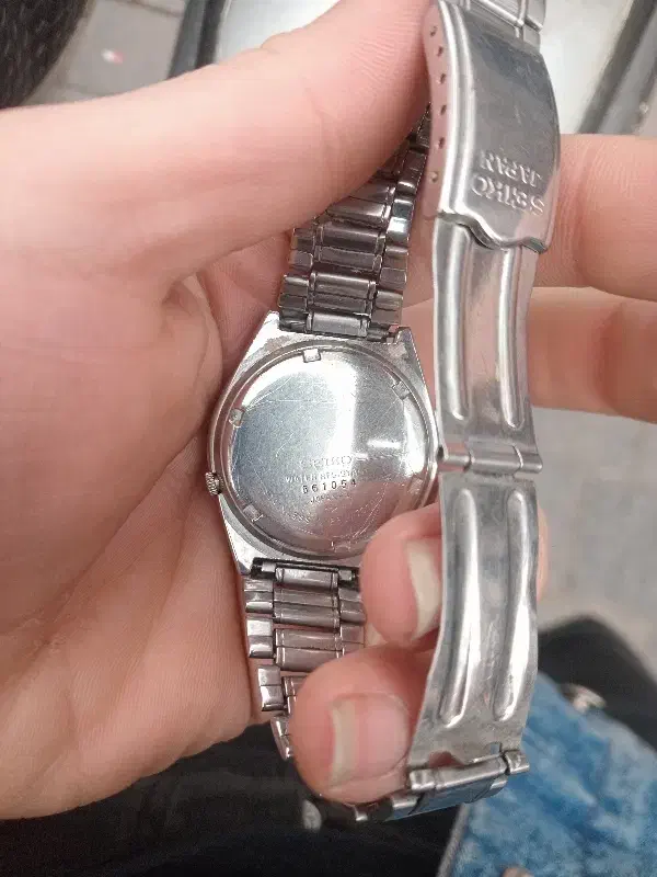 سیکو۵ اصل|ساعت|ری, شهادت|دیوار