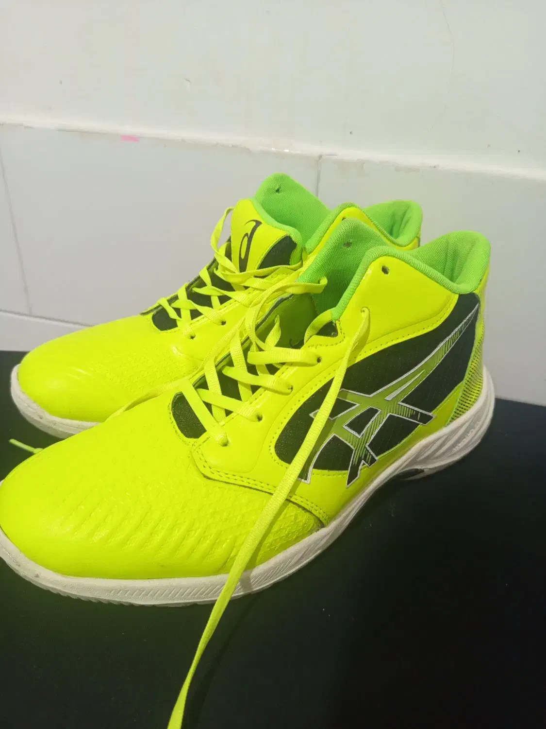 کفش والیبال|کیف، کفش، کمربند|طبس, |دیوار