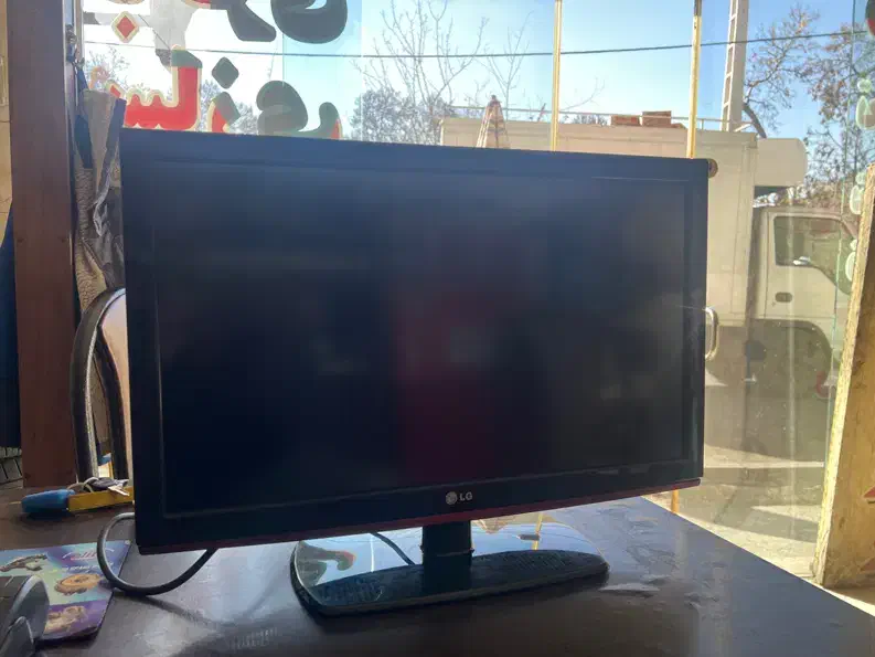 الیدی 22|تلویزیون و پروژکتور|ری, صفاییه (چشمه علی)|دیوار