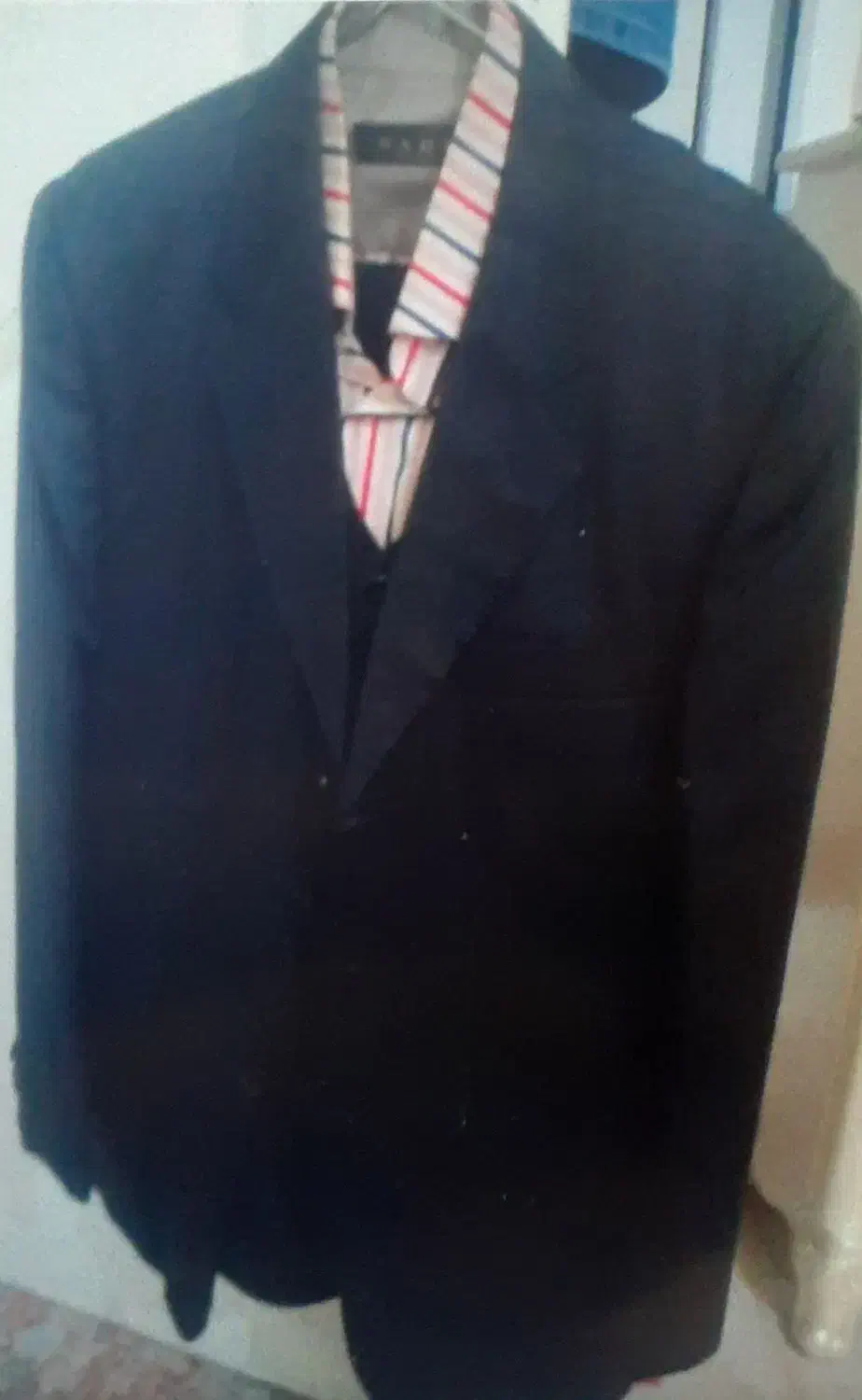 کت وشلوار|لباس|ری, شهادت|دیوار