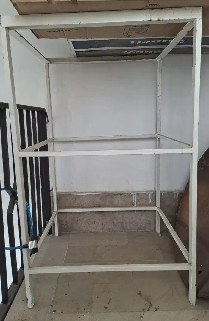 پایه ی کولر مخصوص بالکن سالم و تمیز|مصالح و تجهیزات ساختمان|اندیشه, اندیشه فاز ۶|دیوار