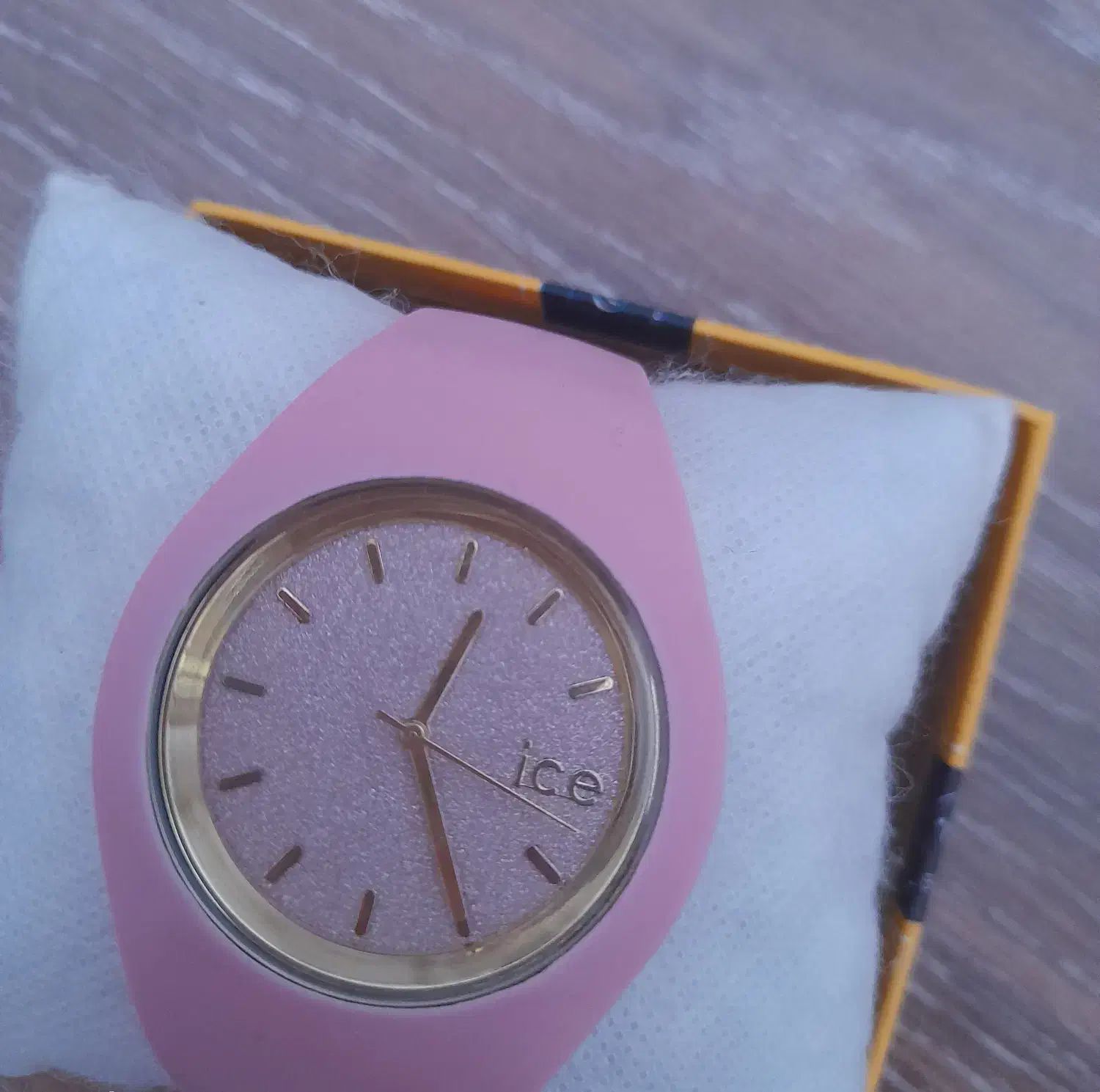 ساعت نو|ساعت|پرند, فاز ۴|دیوار