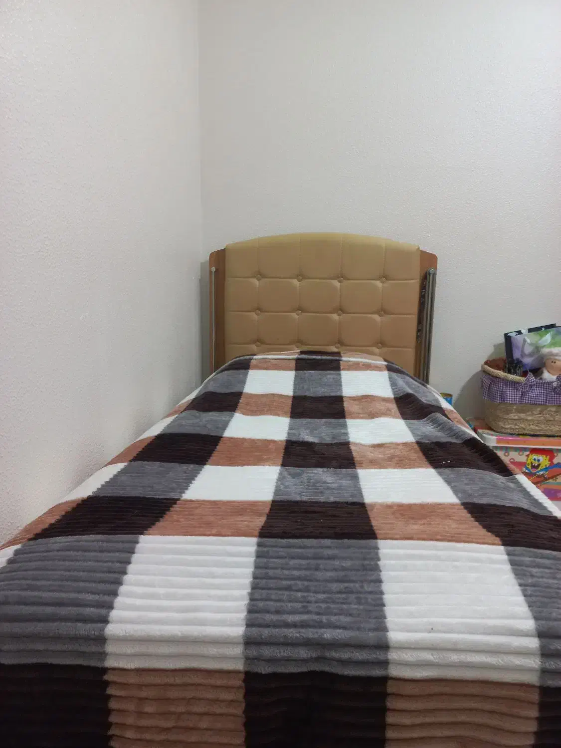 سرویس خواب کودک تا نوجوان|تخت و سرویس خواب|شاهین‌شهر, اقبال لاهوری|دیوار