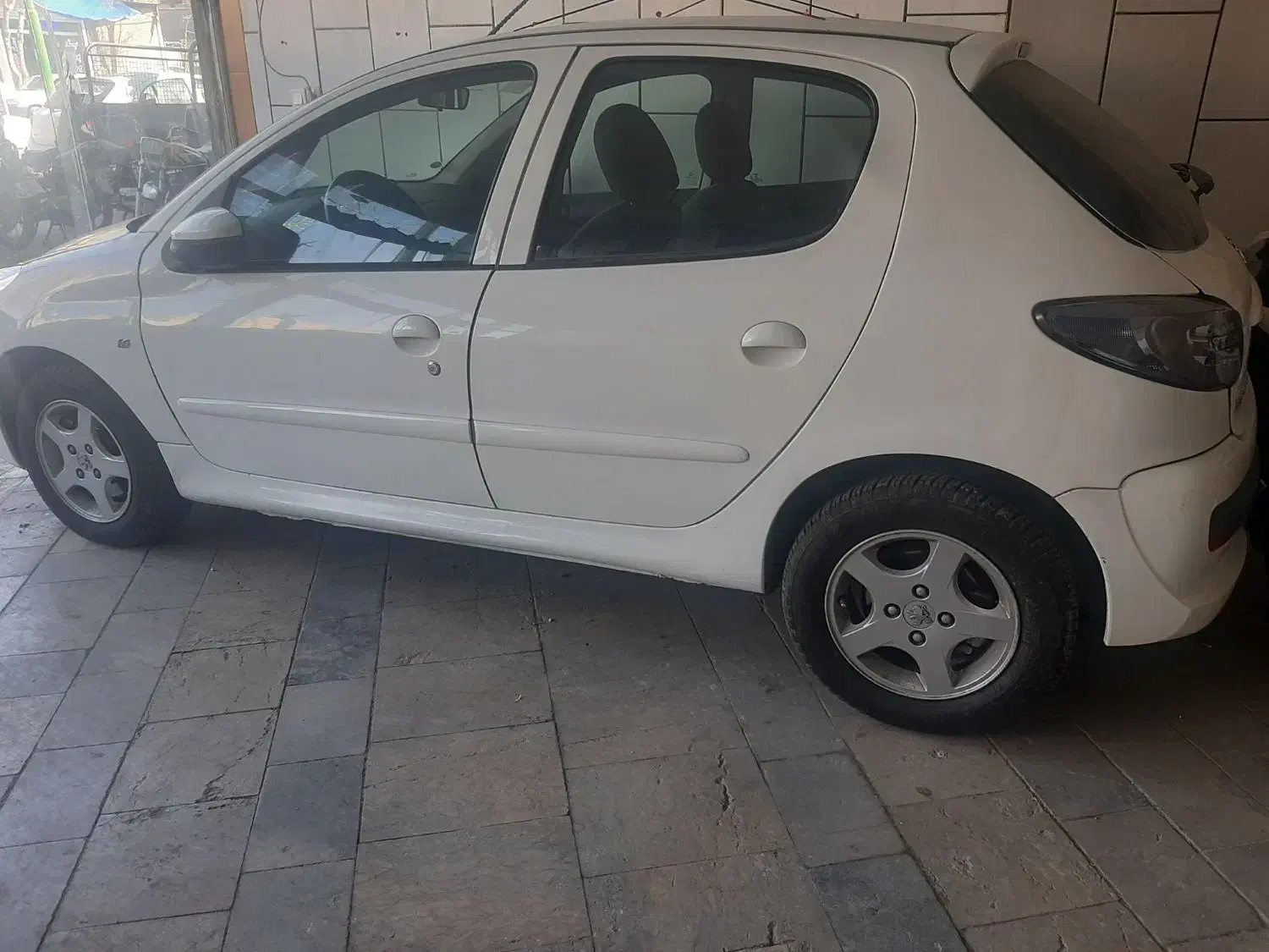 ۲۰۷ اتومات|خودرو سواری و وانت|خمینیشهر, |دیوار