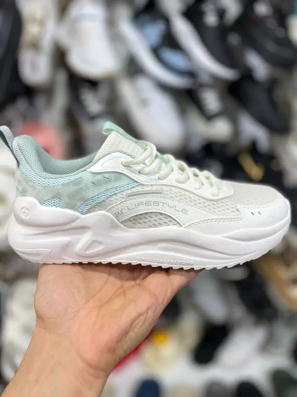 همکار خانم کفش فروشی تمام وقت شاگرد|استخدام بازاریابی و فروش|اراک, |دیوار