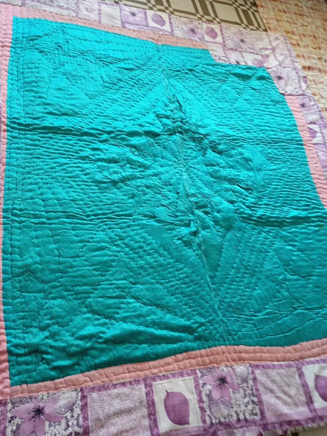 لحاف ملافه شده|رختخواب، بالش، پتو|لنجان, |دیوار