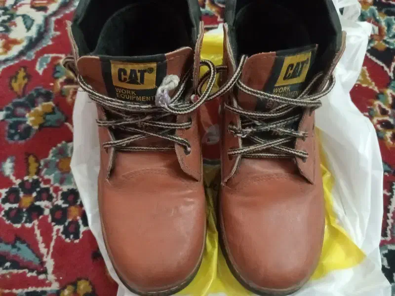 کفش خارجی برندCatسایز۳۸چرم وتمام دوخت|کیف، کفش، کمربند|شیراز, سلطان آباد|دیوار