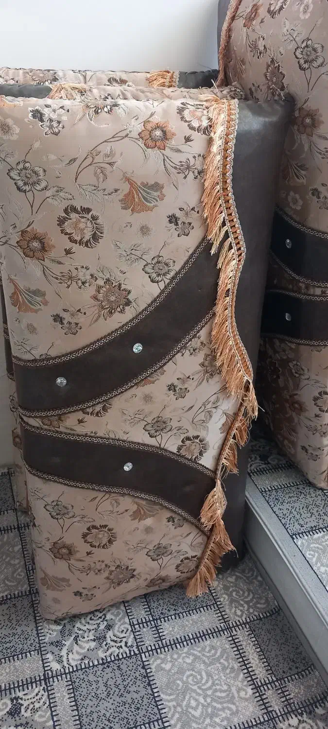 ۴عدد پشتی تمیز بفروش میرسد|پشتی|گنبد کاووس, |دیوار