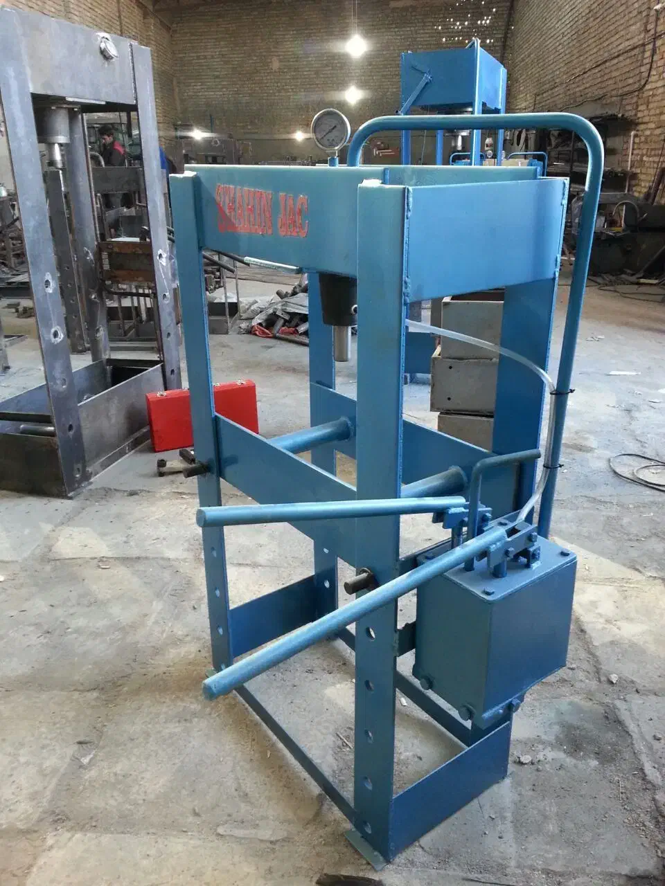 تولید انواع پرس هیدرولیک|ابزارآلات|سبزوار, شهرک صنعتی فرودگاه|دیوار