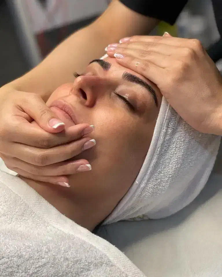 تخفیفات ویژه پاکسازی پوست.فشیال فقط 400|خدمات آرایشگری و زیبایی|شاهین‌شهر, نظامی|دیوار