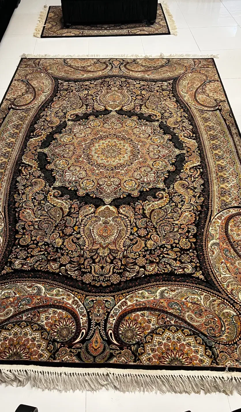 فرش ماشینی اعیان ۱۰۰۰ شانه زمینه مشکی|فرش|سنندج, |دیوار