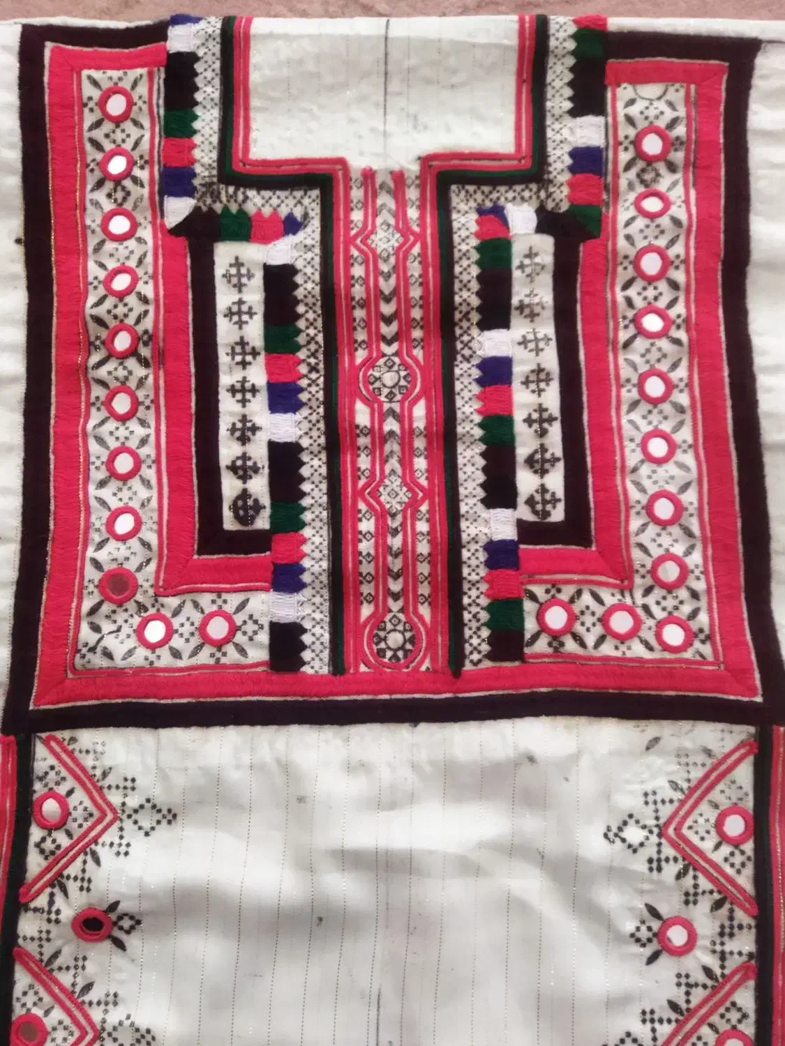 لاهاری دوزم|لباس|سراوان, |دیوار