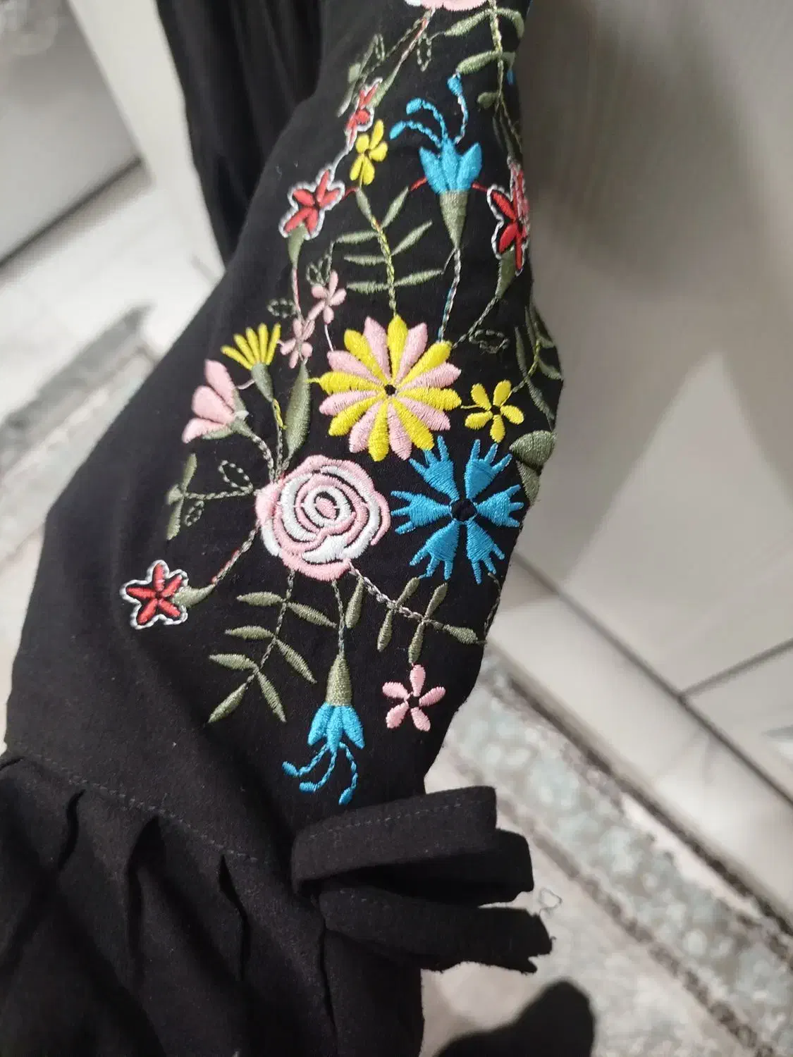 سارافون . شومیز|لباس|رباط‌کریم, الارد|دیوار