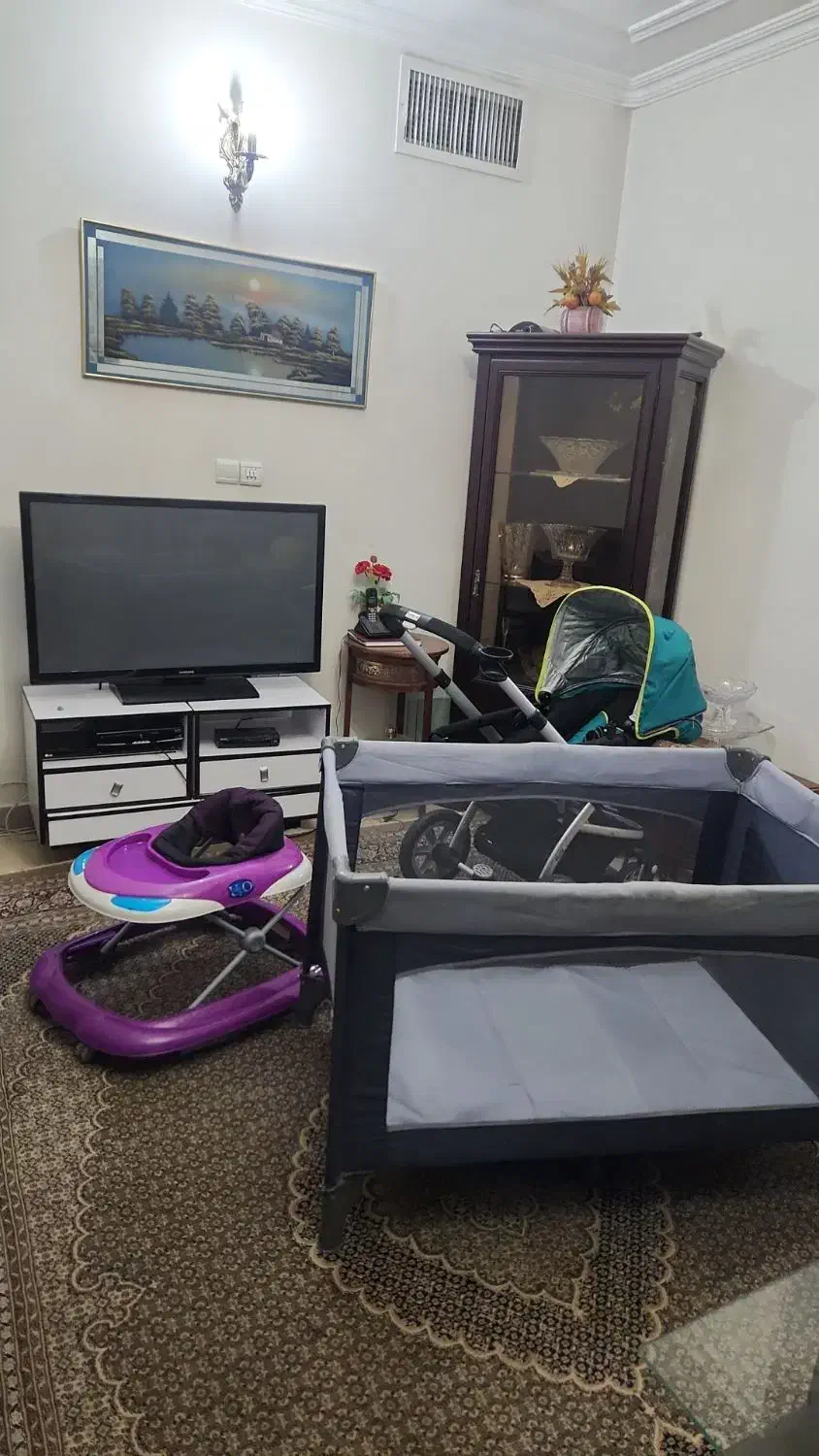 تخت وبارک وجای تعویض کودک|تخت و صندلی بچه|تهران, استخر|دیوار