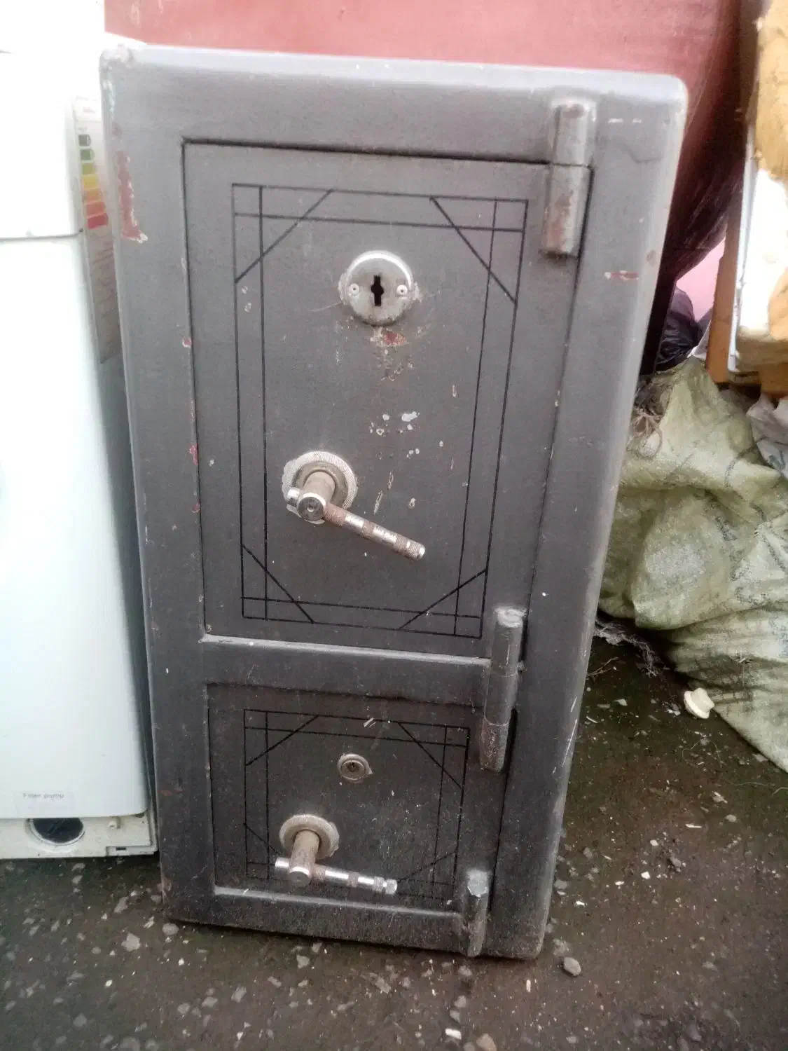 گاو صندوق|دفتر کار|لنگرود, |دیوار