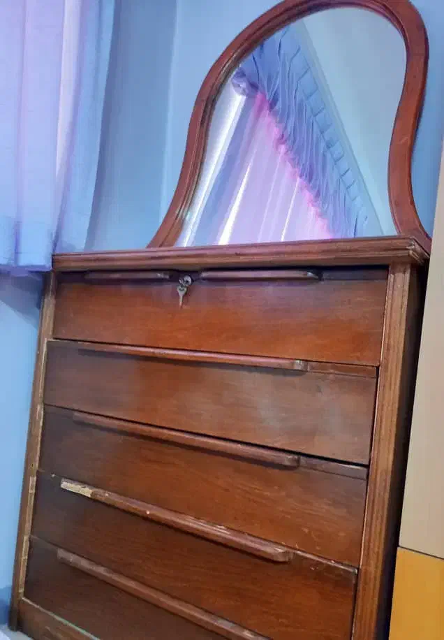 تخت دونفره وتشک ودراوروآینه و قاب اینه و پاتختی|تخت و سرویس خواب|گرگان, |دیوار