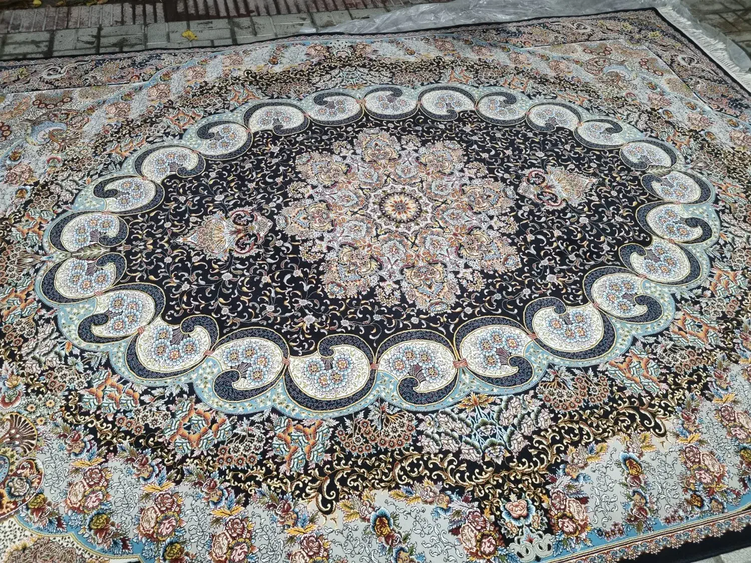 ۳تخته ۹متری ۷۰۰شانه تراکم ۲۵۵۰استثنایی|فرش|اصفهان, مارچین|دیوار