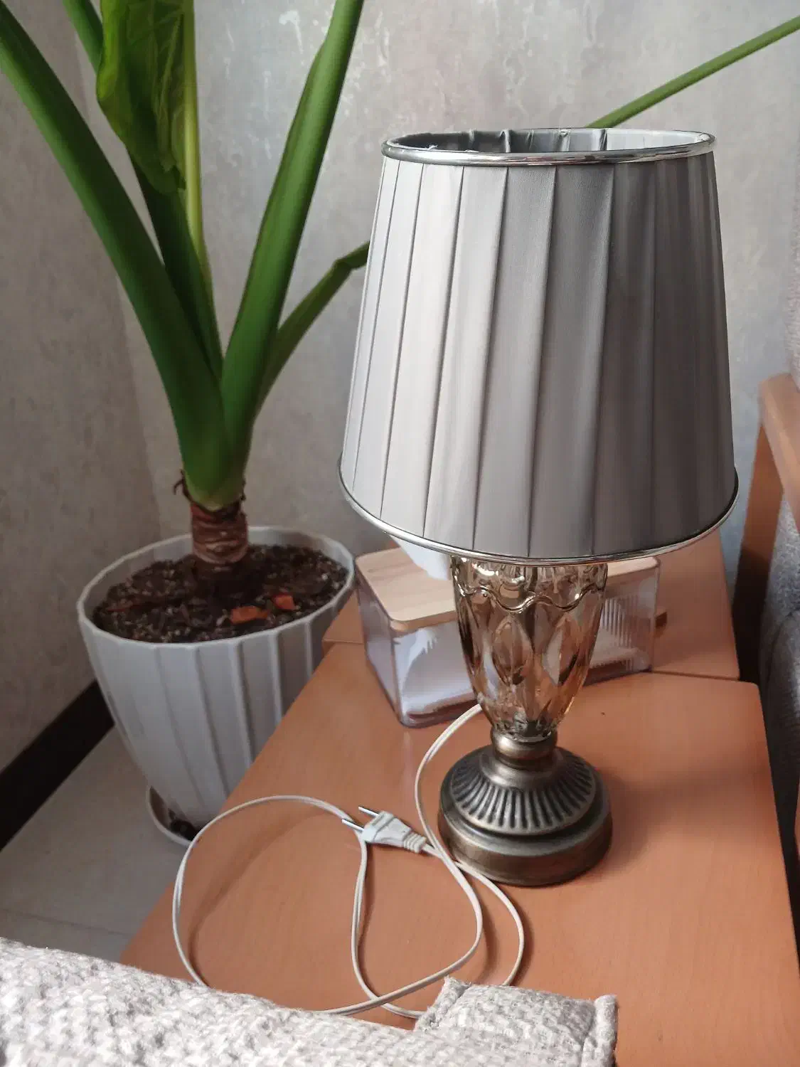 آباژور|چراغ خواب و آباژور|پرند, فاز ۶|دیوار