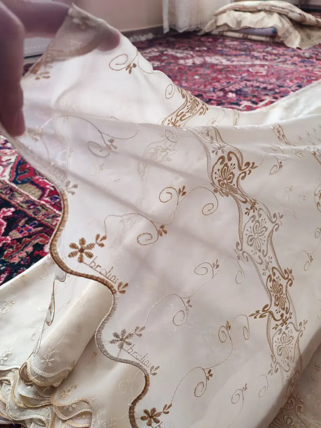 پرده توری حدودا ارتفاع ۳ و طول ۶.۵متر|پرده، رانر، رومیزی|تبریز, |دیوار