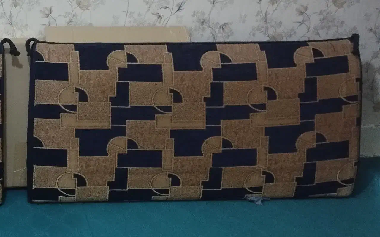 یک جفت پشتی نو|پشتی|خرم‌آباد, |دیوار