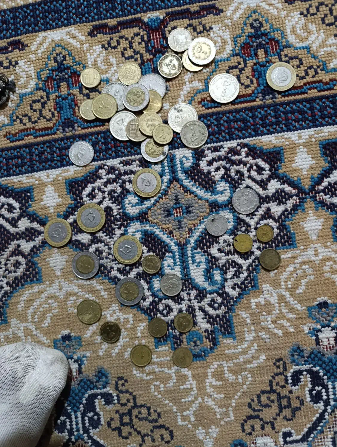 سکه های کلکسیونی از سال 1295تا1400موجود است|کلکسیون سکه، تمبر، اسکناس|ساوه, |دیوار