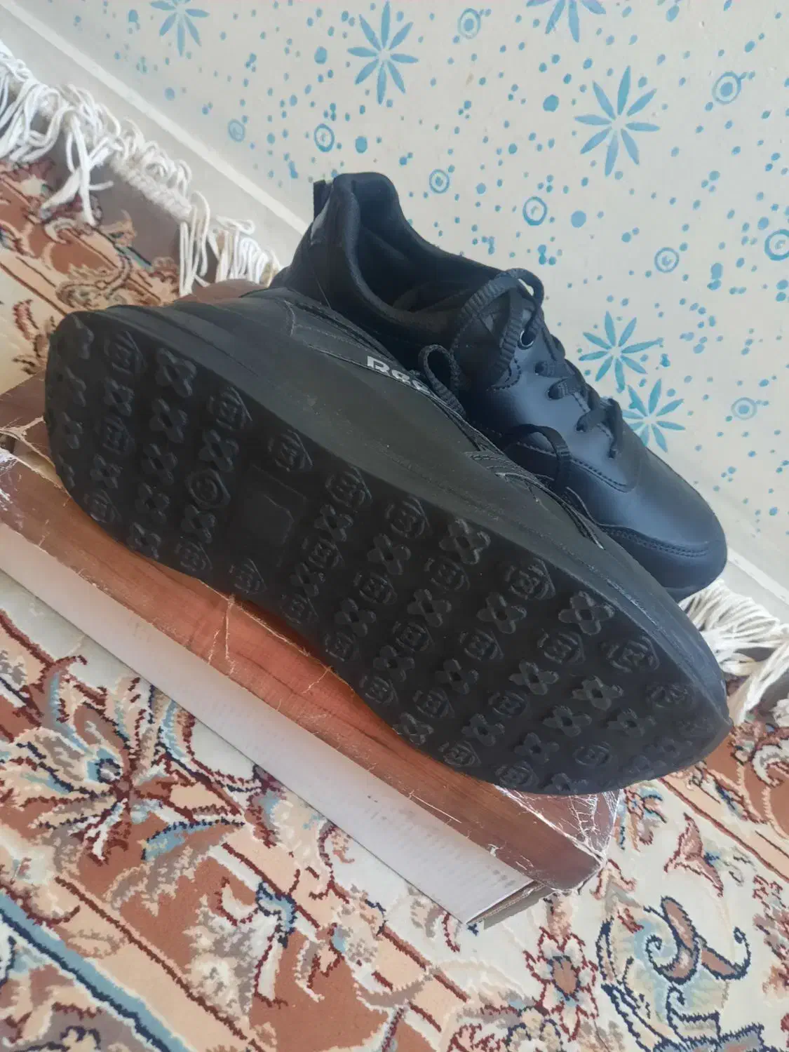 کتونی|کیف، کفش، کمربند|اراک, |دیوار