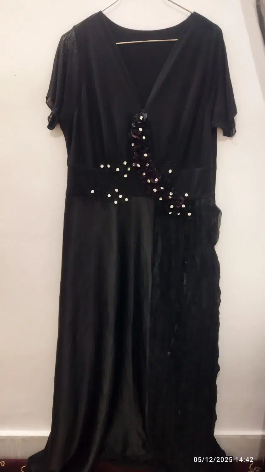 لباس مجلسی|لباس|سبزوار, قلعه‌نو دهزار|دیوار