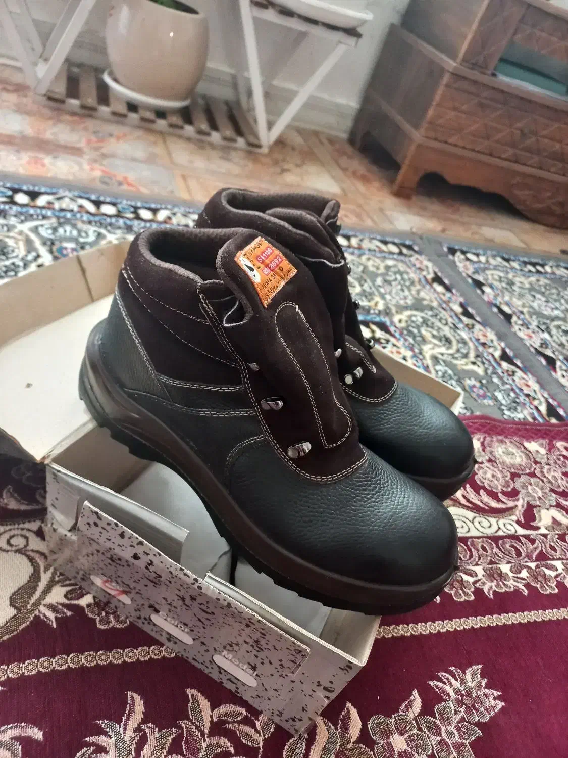 کفش ایمنی مقاوم و با دوام|کیف، کفش، کمربند|باسمنج, |دیوار