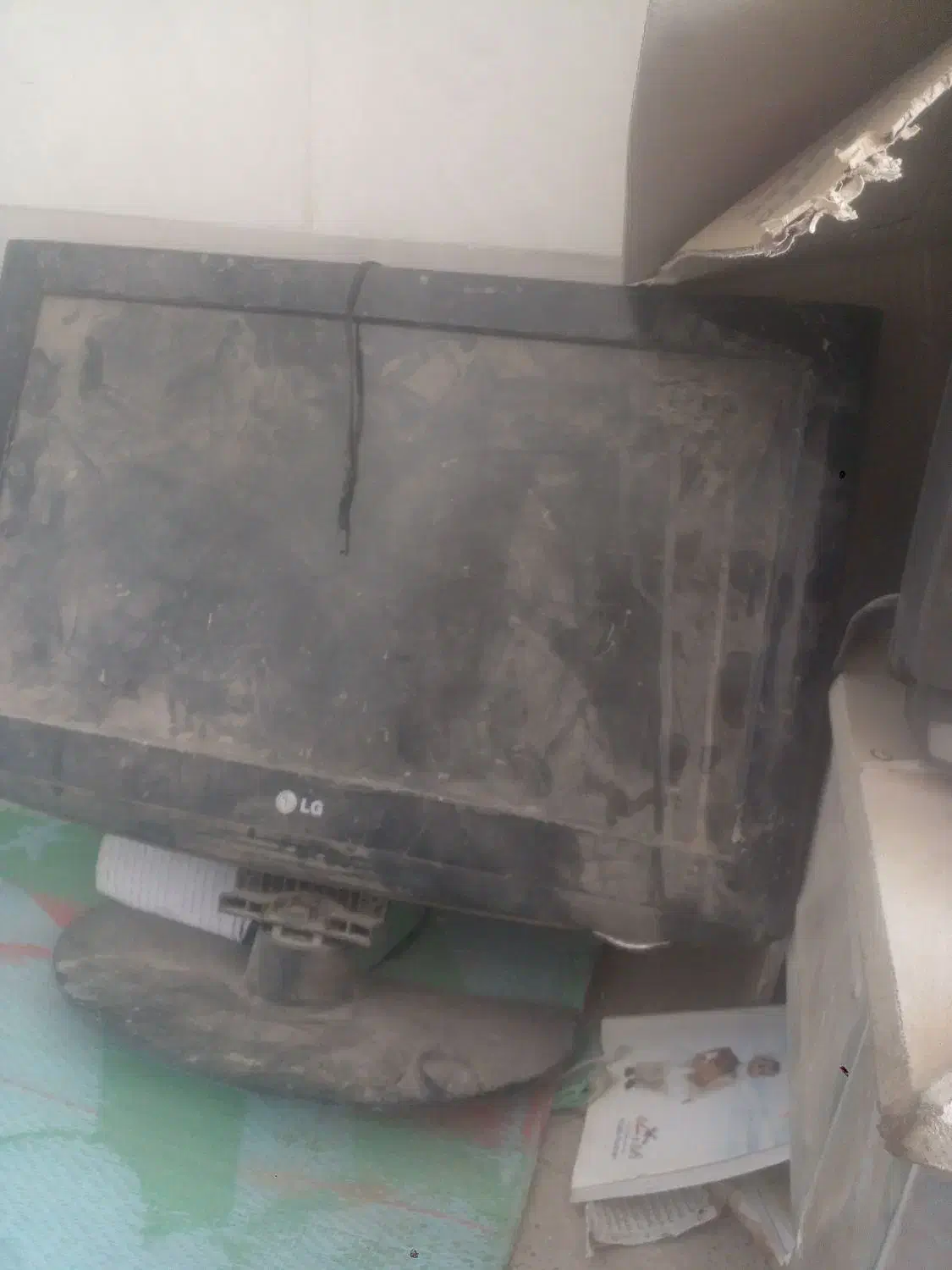 تلویزیون دو عدد و چرخ خیاطی یک عدد به فروش میرسد|سایر لوازم برقی|انار, |دیوار